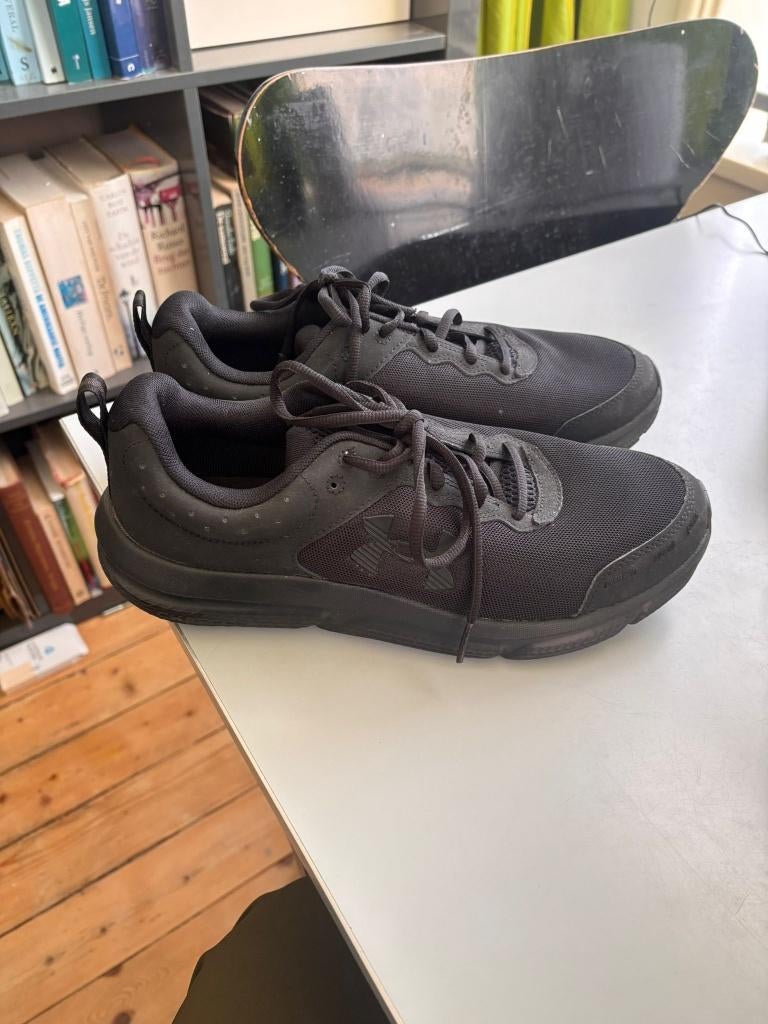 Under Armour schoenen 43, Ophalen, Under Armour, Zo goed als nieuw, Sportschoenen