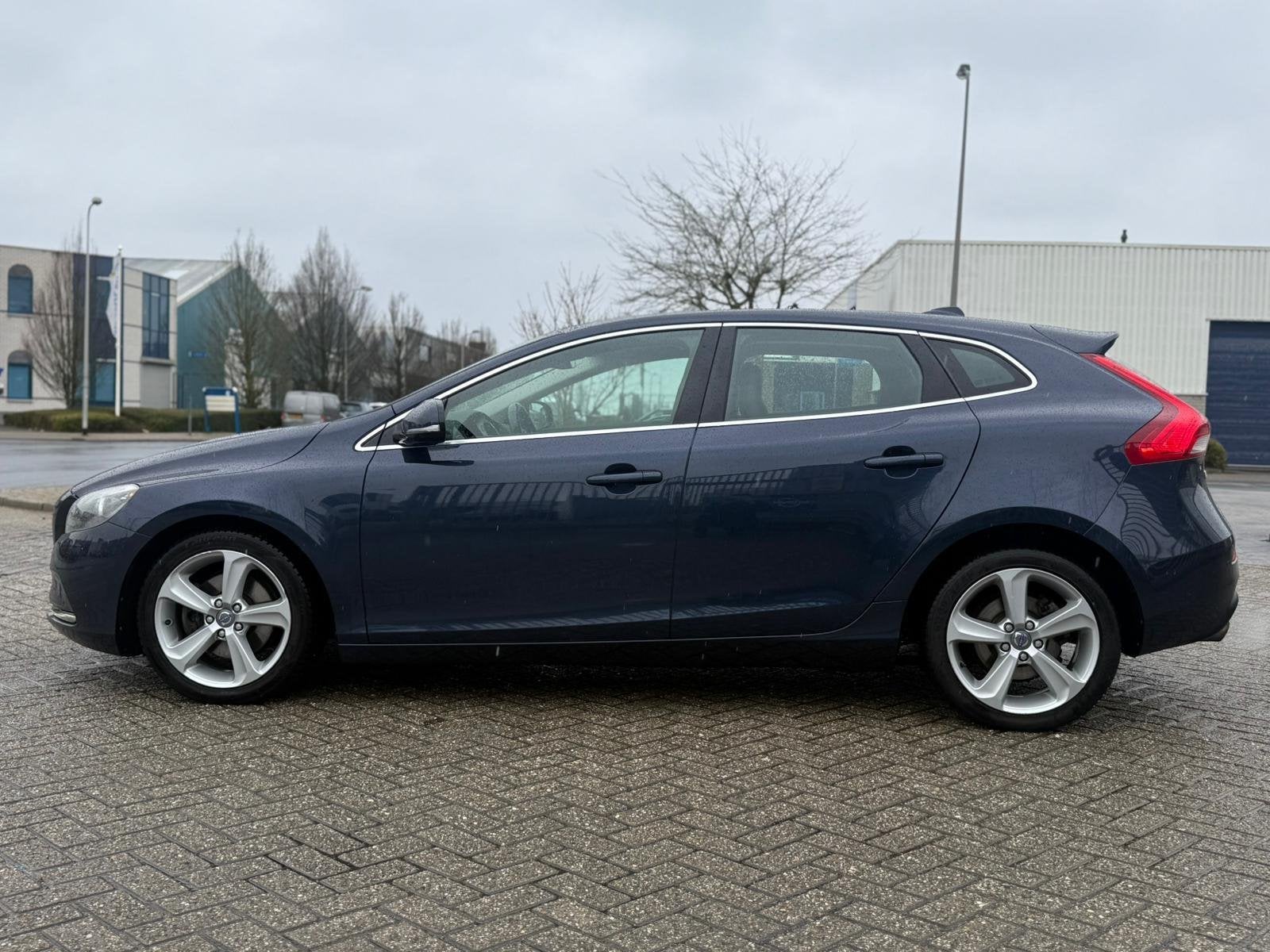 Volvo V40 1.6 T4 Summum#Nap#Aut#Airco#Cruis#Leder, Auto's, Gebruikt, Zwart, 4 cilinders, 700 kg