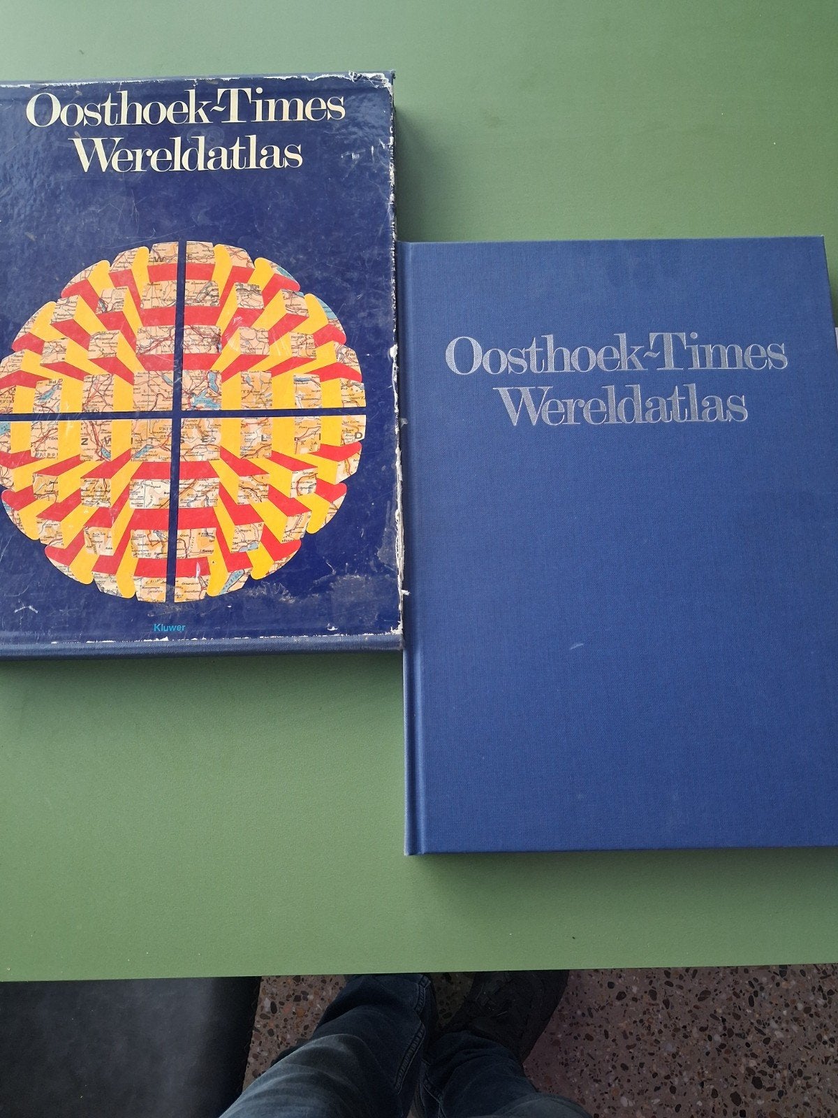 Oosthoek-Times Wereldatlas - Twee edities, Boeken, Gelezen, Overige atlassen, Ophalen of Verzenden, 1800 tot 2000