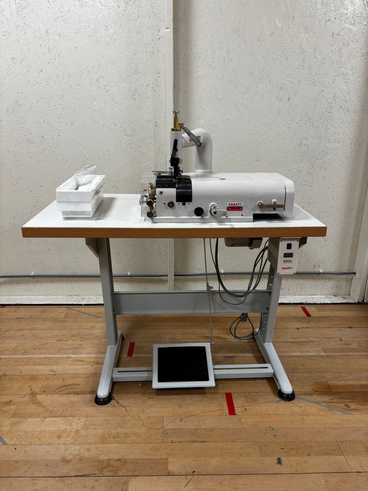 Kraft KF-801 schalmmachine, Hobby en Vrije tijd, Ophalen, Zo goed als nieuw, Lockmachine, Overige merken