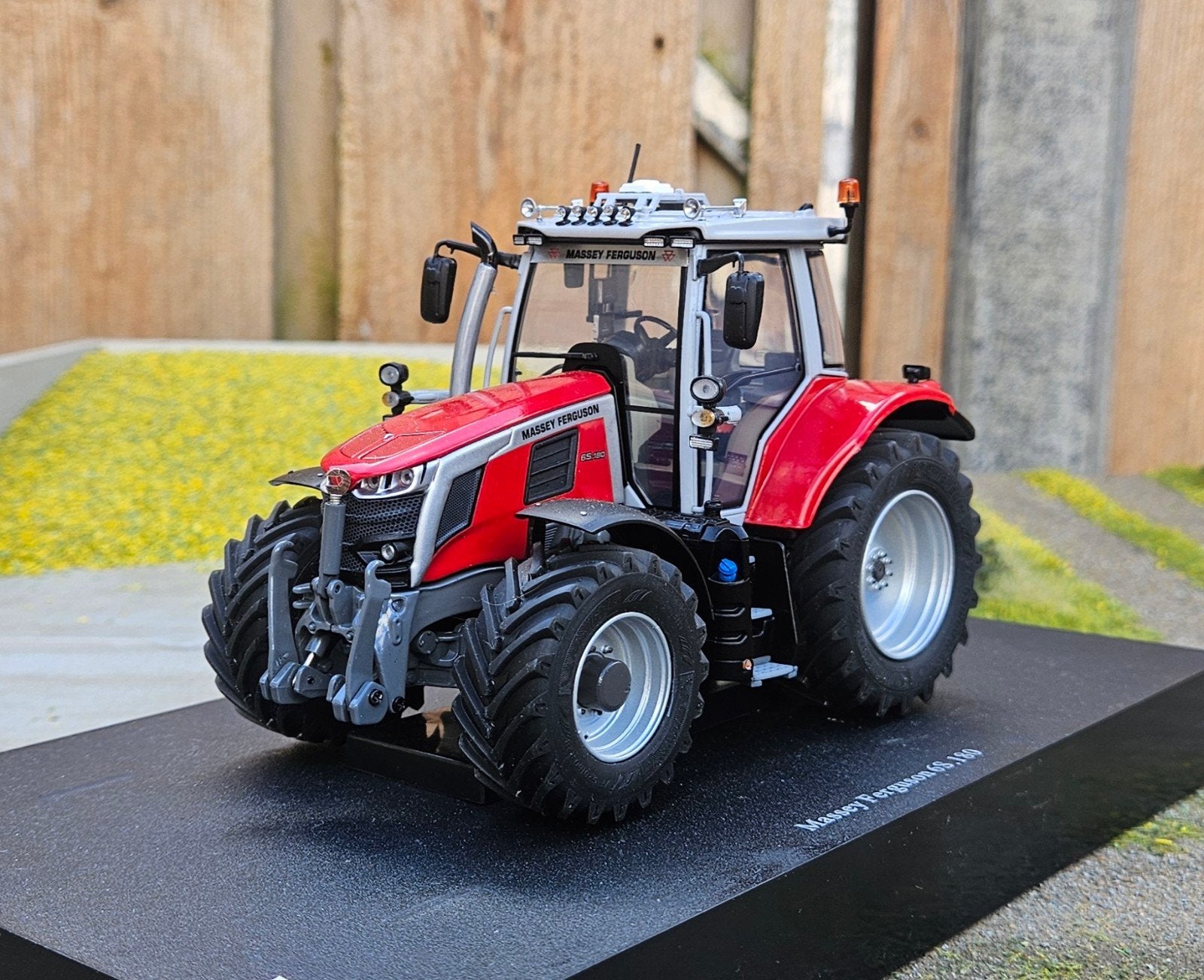 Verbouwde Massey Ferguson 6S.180 1:32, Ophalen of Verzenden, Nieuw, Tractor of Landbouw, Universal Hobbies