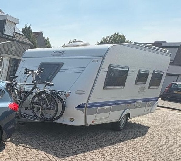 Hobby UFE De luxe easy  uit 2004 met 2x fietsenrek, Caravans en Kamperen, Rondzit, Hobby, Frans bed, Particulier