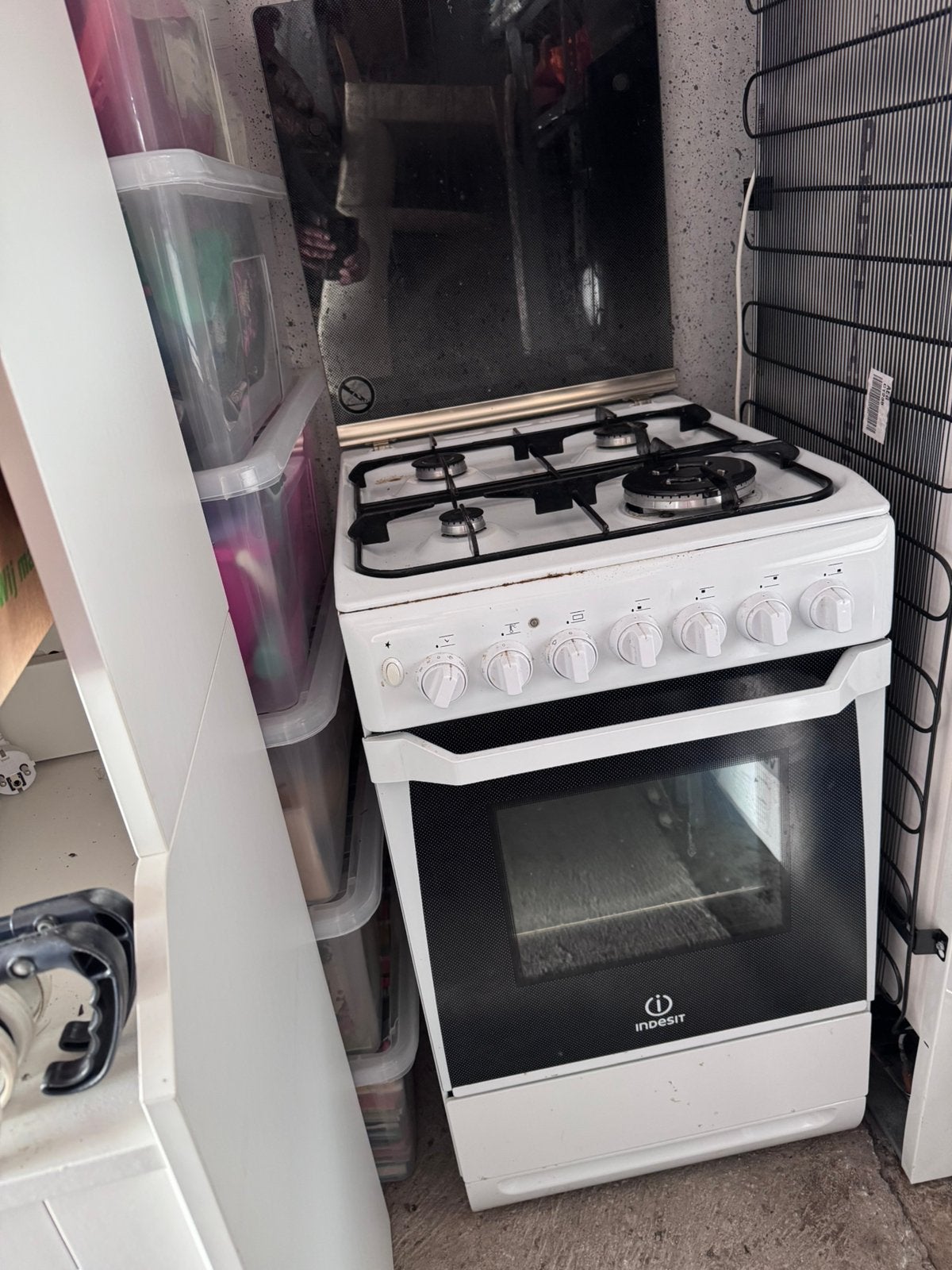 En vier pits Indesit gasfornuis met electrische oven, Ophalen, 4 kookzones, Zo goed als nieuw, Gas