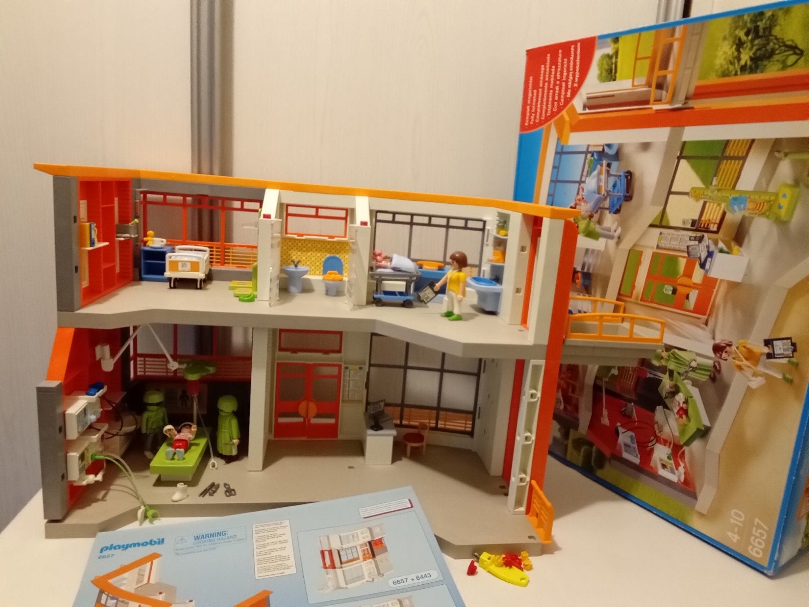 Playmobil 6657 kinderziekenhuis met doos en boekje compleet, Kinderen en Baby's, Gebouw, Complete set, Ophalen of Verzenden, Zo goed als nieuw