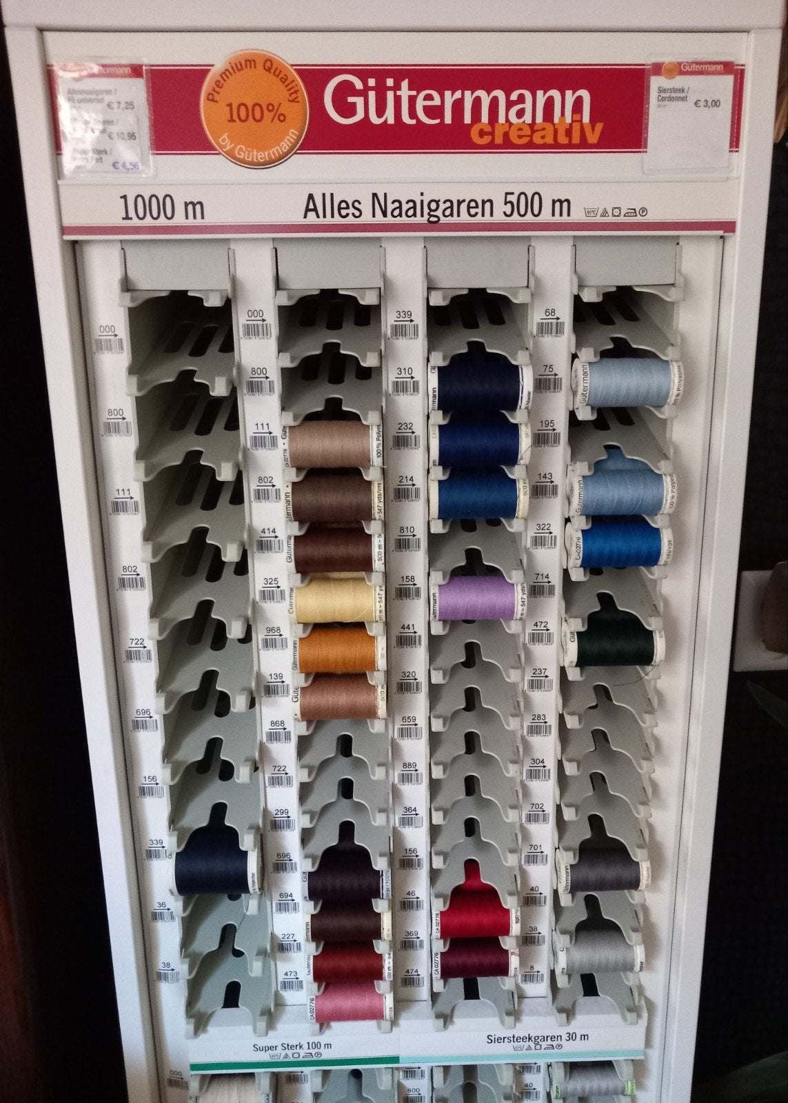 Gütermann display kan leeg geleverd worden of met naaigaren., Ophalen, Zo goed als nieuw, Garen of Naald(en)