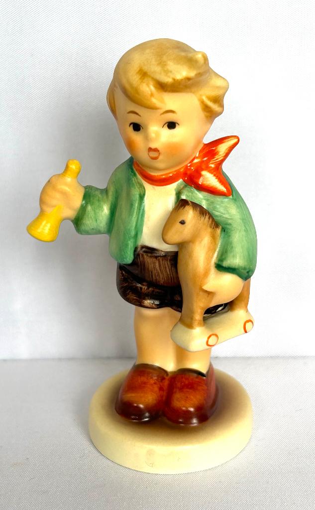 Hummel - Goebel jongen - 239/c, Verzamelen, Beelden en Beeldjes, Ophalen of Verzenden, Zo goed als nieuw, Hummel