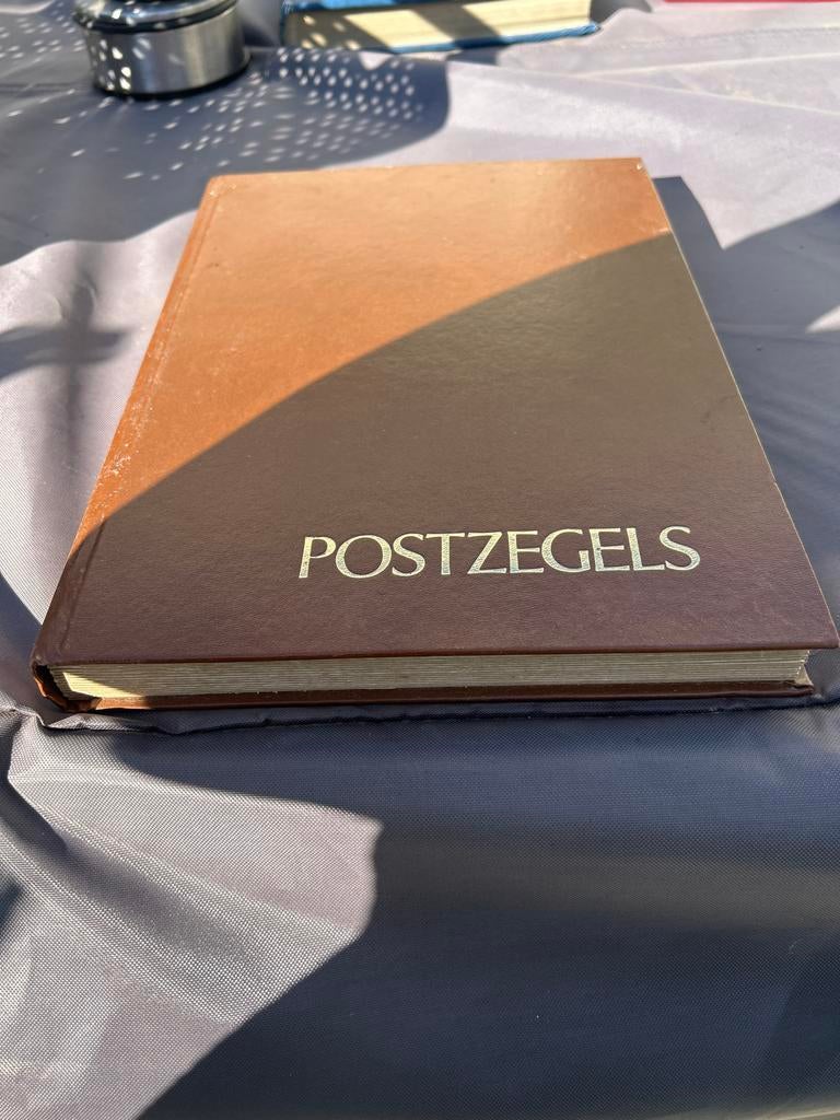 Postzegel album met diverse postzegels, Ophalen of Verzenden, Nederland en Buitenland