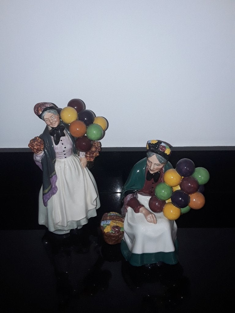 2 Royal Doulton porseleinen beelden the balloon seller, Antiek en Kunst, Antiek | Porselein, Verzenden