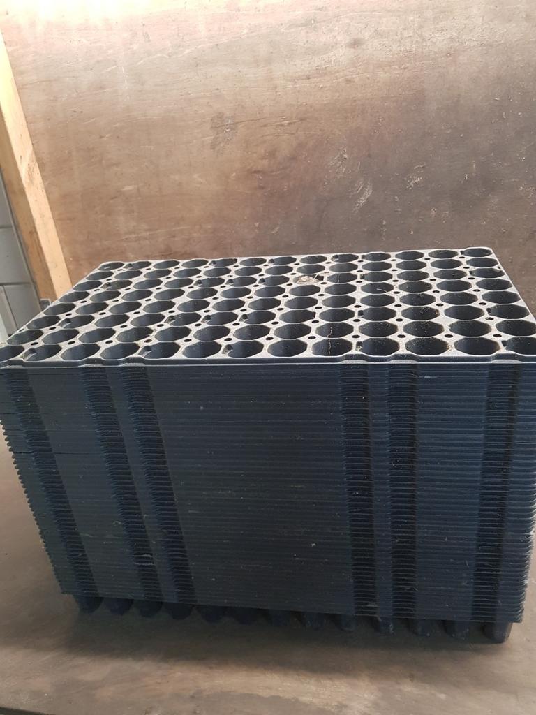 100 gaats trays te koop, Tuin en Terras, Ophalen