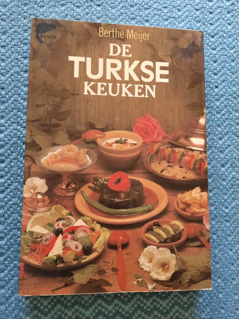 De Turkse Keuken - Berthe Meijer - Kookboek, Gelezen, Midden-Oosten en Marokko, Ophalen of Verzenden, Hoofdgerechten