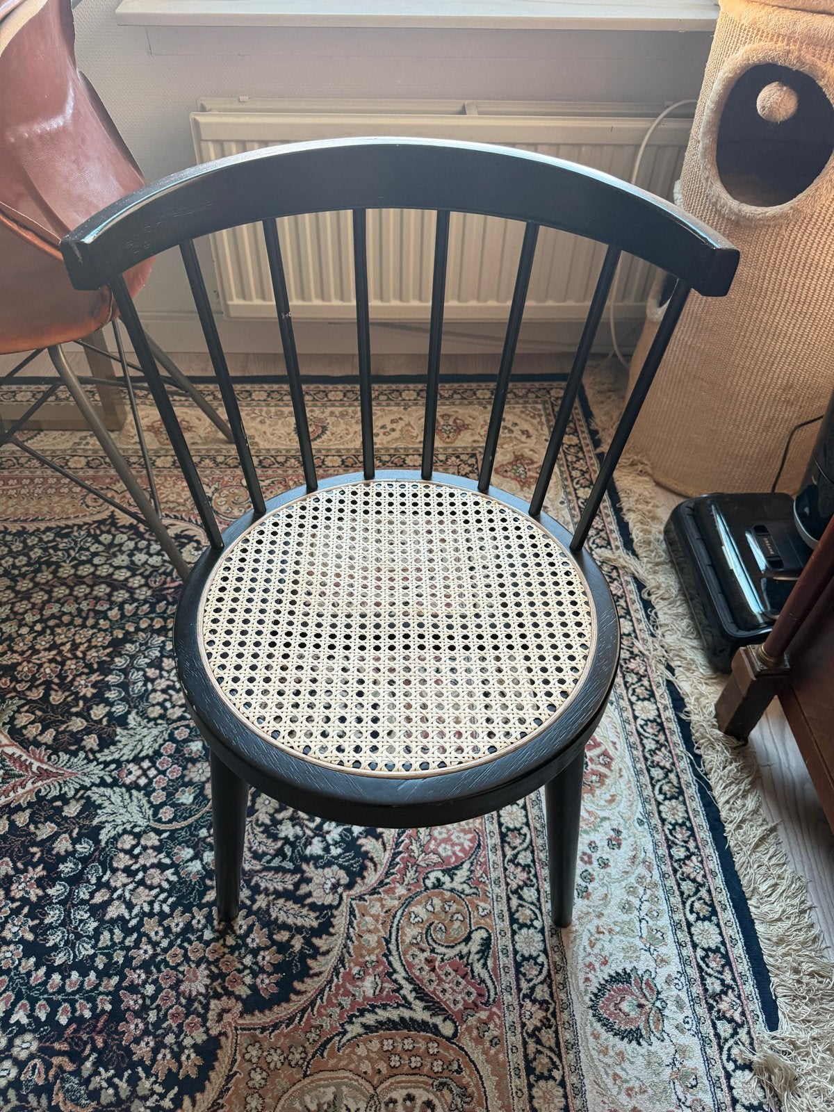 Zwarte houten stoel met rotan zitting, Ophalen, Gebruikt, Zwart, Eén
