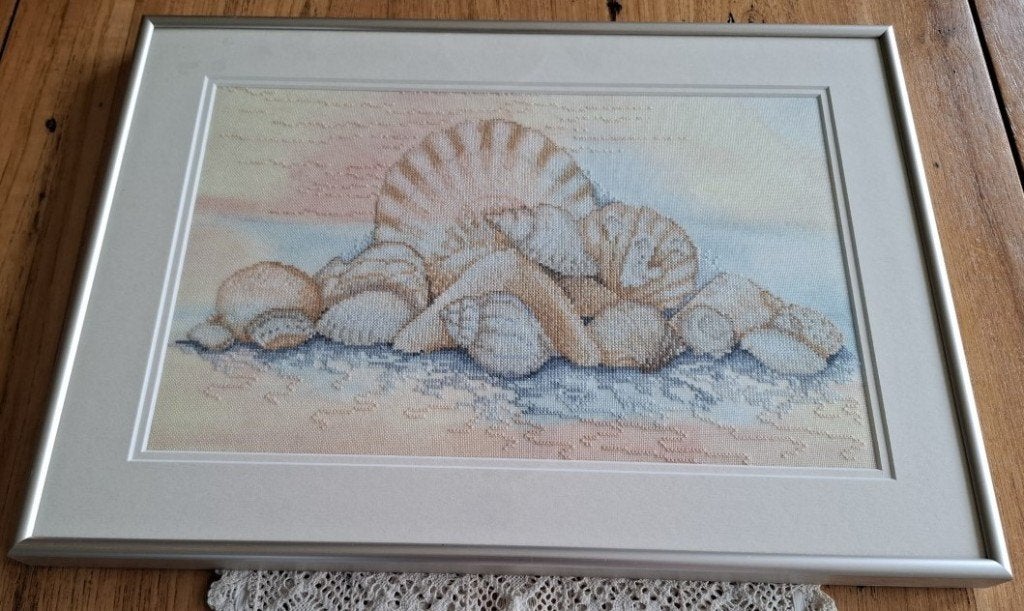 Ingelijste geborduurde schelpen schilderij, pastel, Minder dan 50 cm, -, -, Ophalen of Verzenden