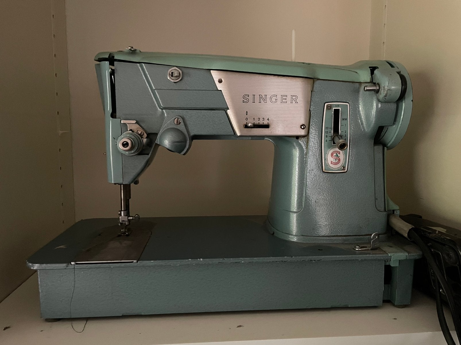 Singer vintage naaimachine metaal groen met voetpedaal, Ophalen, Zo goed als nieuw, Naaimachine, Singer