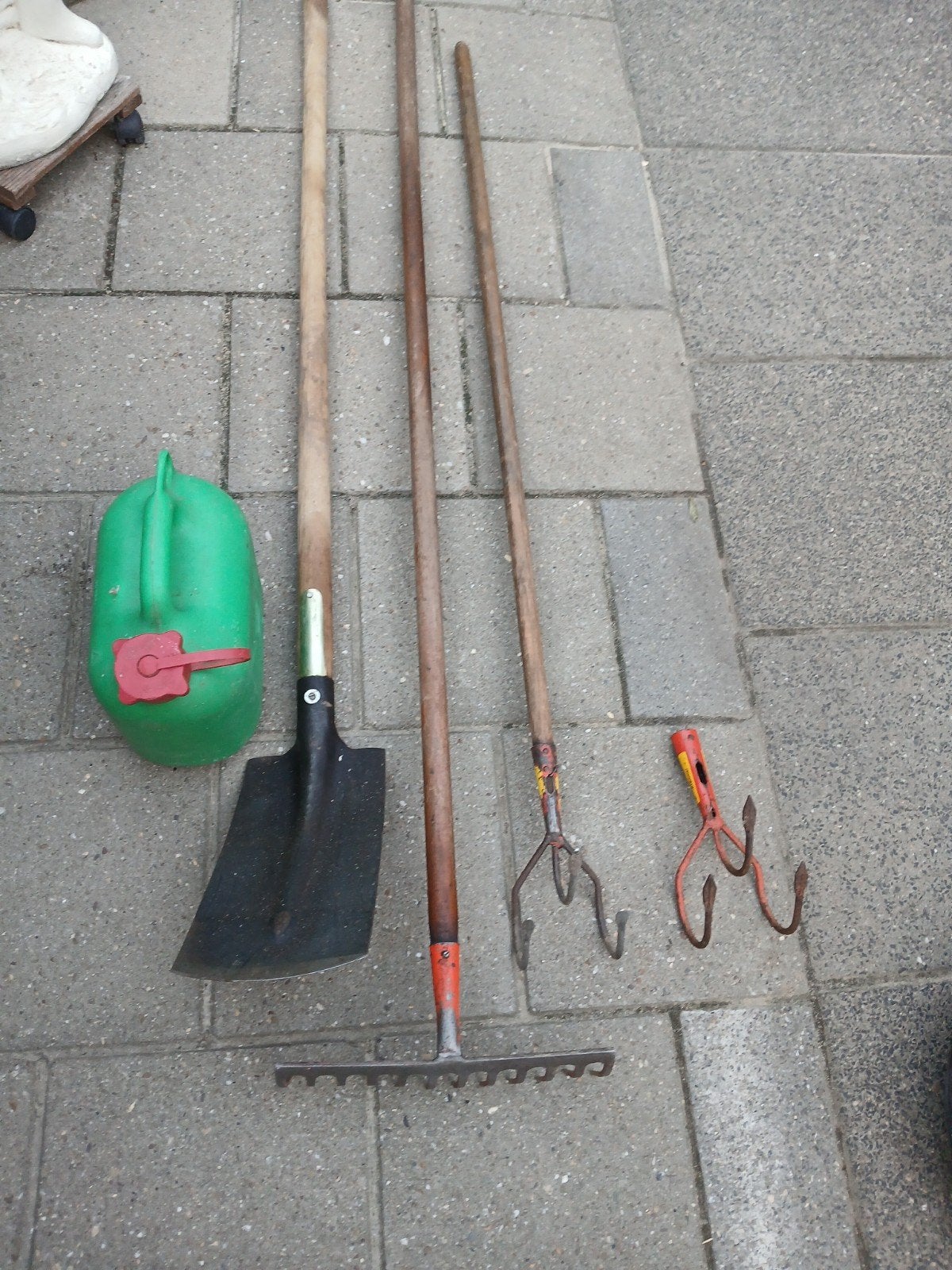 Diverse tuingereedschap: schop, hark en cultivators, Ophalen of Verzenden, Gebruikt, Schop