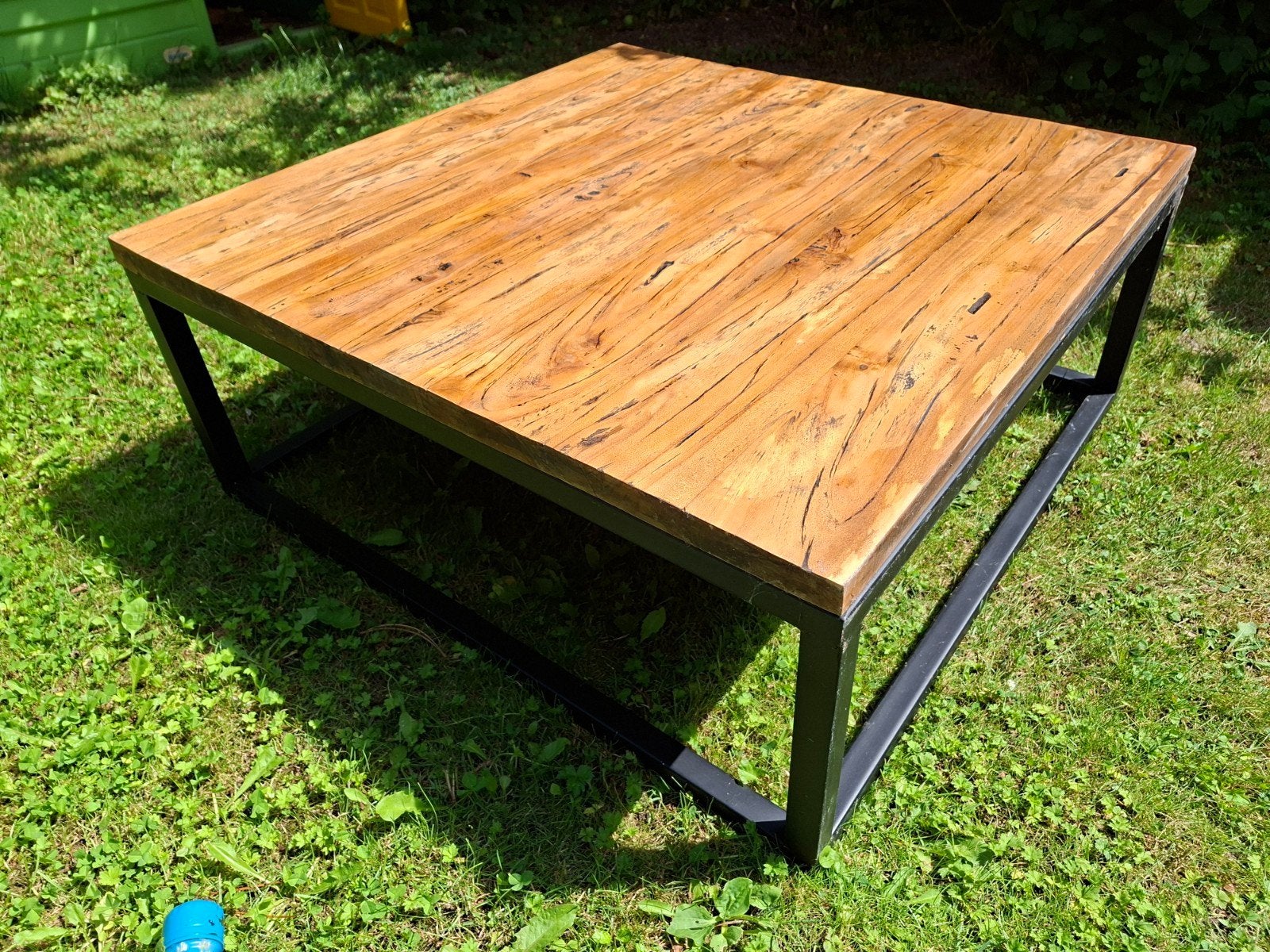 Robuuste salontafel met houten blad en metalen onderstel, Overige houtsoorten, Gebruikt, 50 tot 100 cm, Vierkant