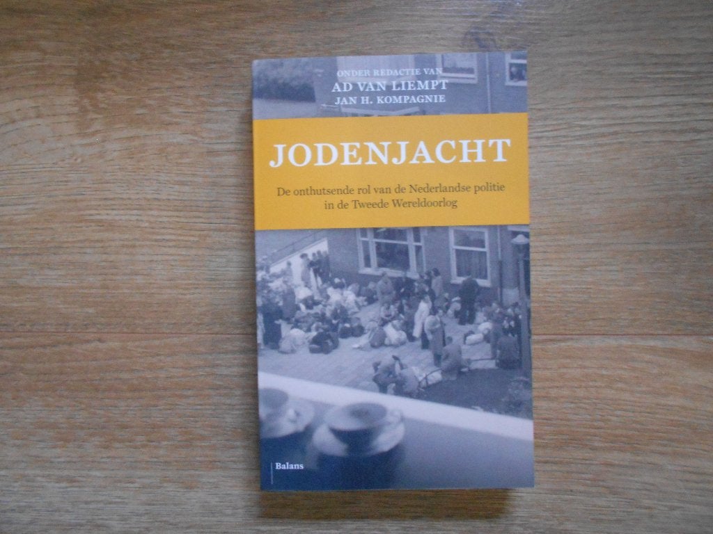 Ad van Liempt Jodenjacht, Ophalen of Verzenden, Tweede Wereldoorlog, Zo goed als nieuw, Overige onderwerpen