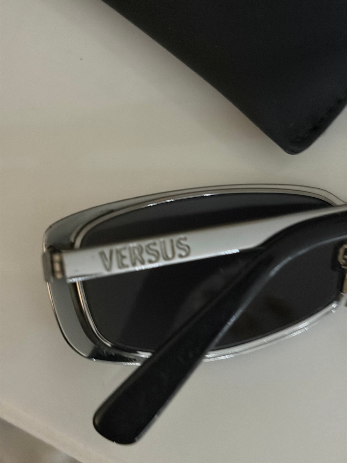 Versace Versus Zonnebril met Zilveren Frame, Gebruikt, Zonnebril, Gianni Versace, Ophalen of Verzenden