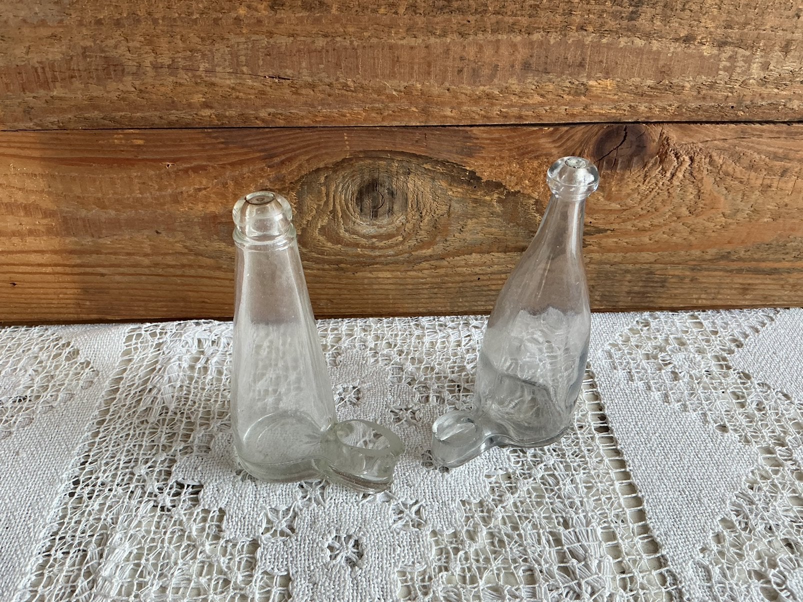 2 Antieke glazen drinkflesjes voor de vogelkooi samen €18,50, Ophalen of Verzenden