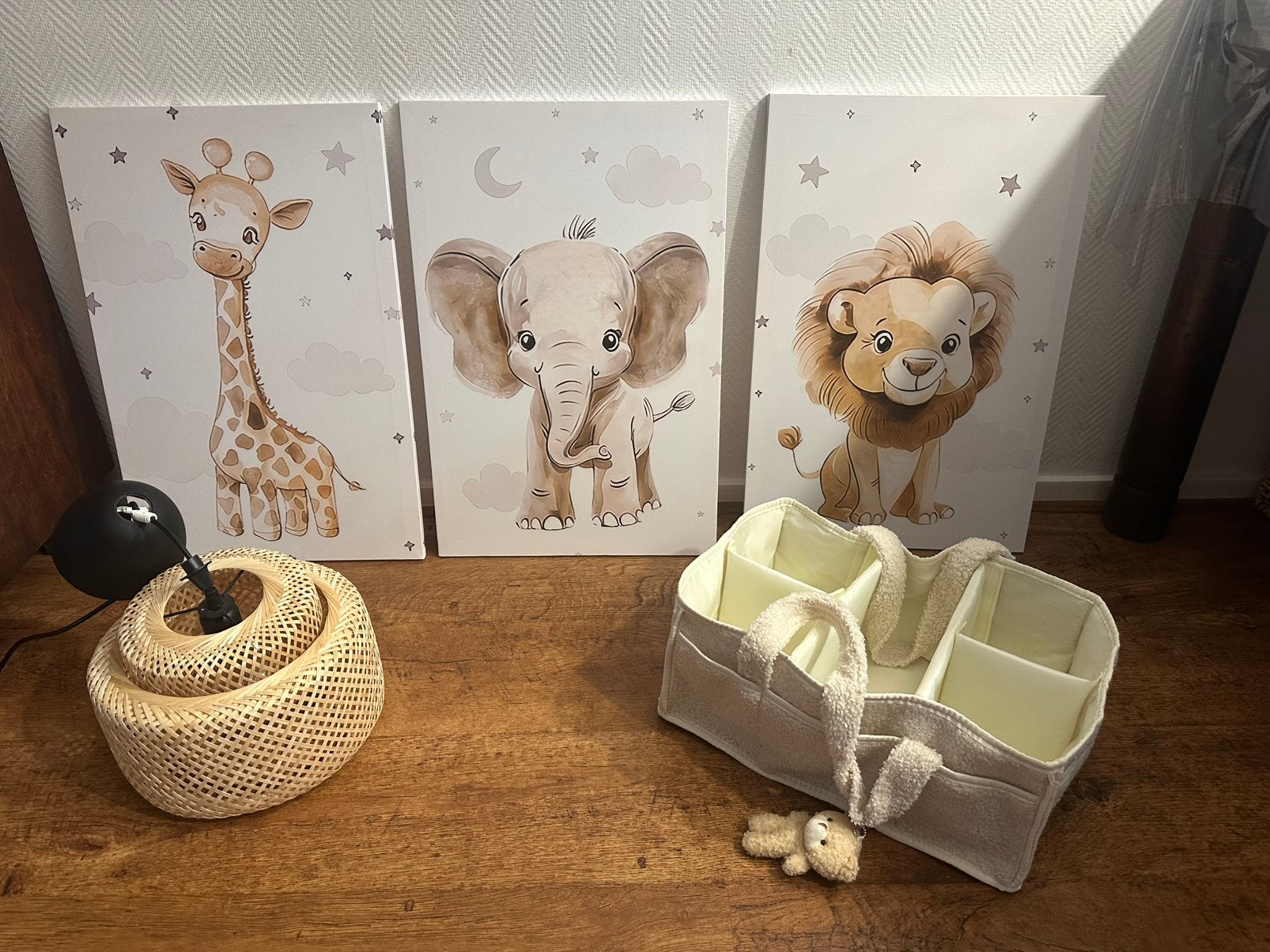 3 schilderijen en hanglamp, Ophalen, Zo goed als nieuw, Wanddecoratie