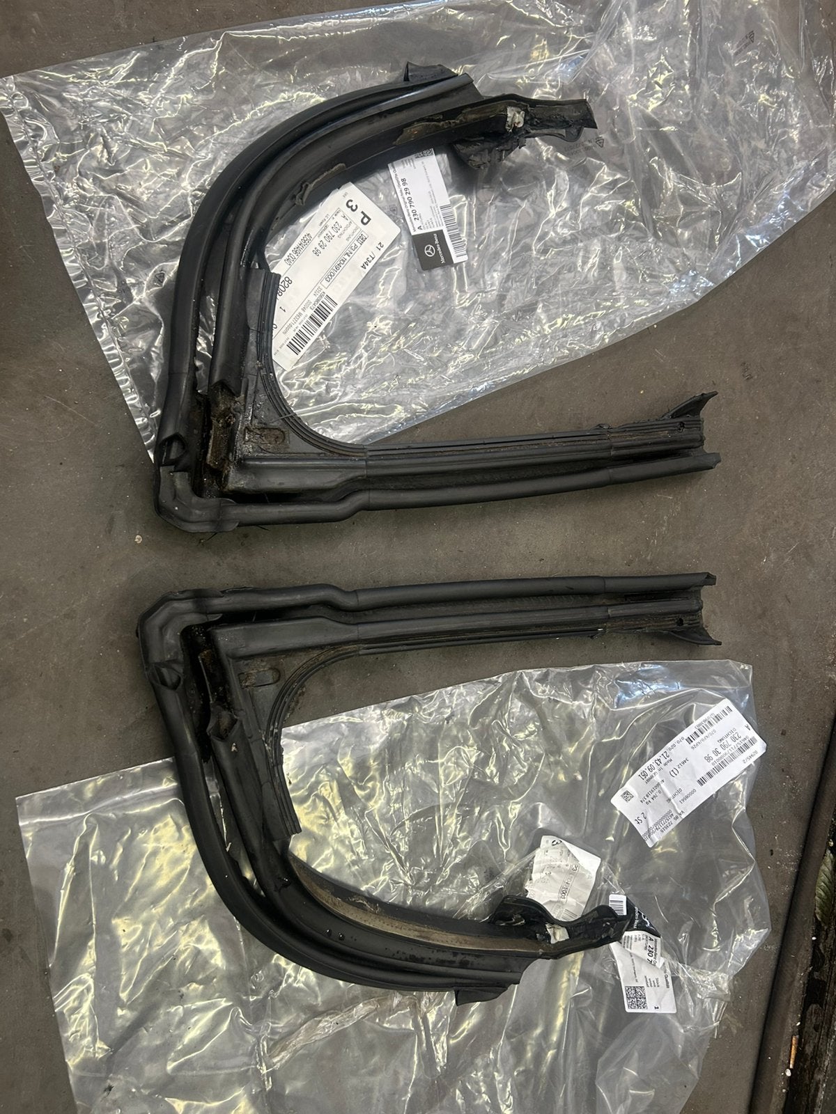 Dak rubbers cabrio dak mb sl r230 2307902998 2307903098, Gebruikt, Achterklep, Mercedes-Benz, Ophalen of Verzenden