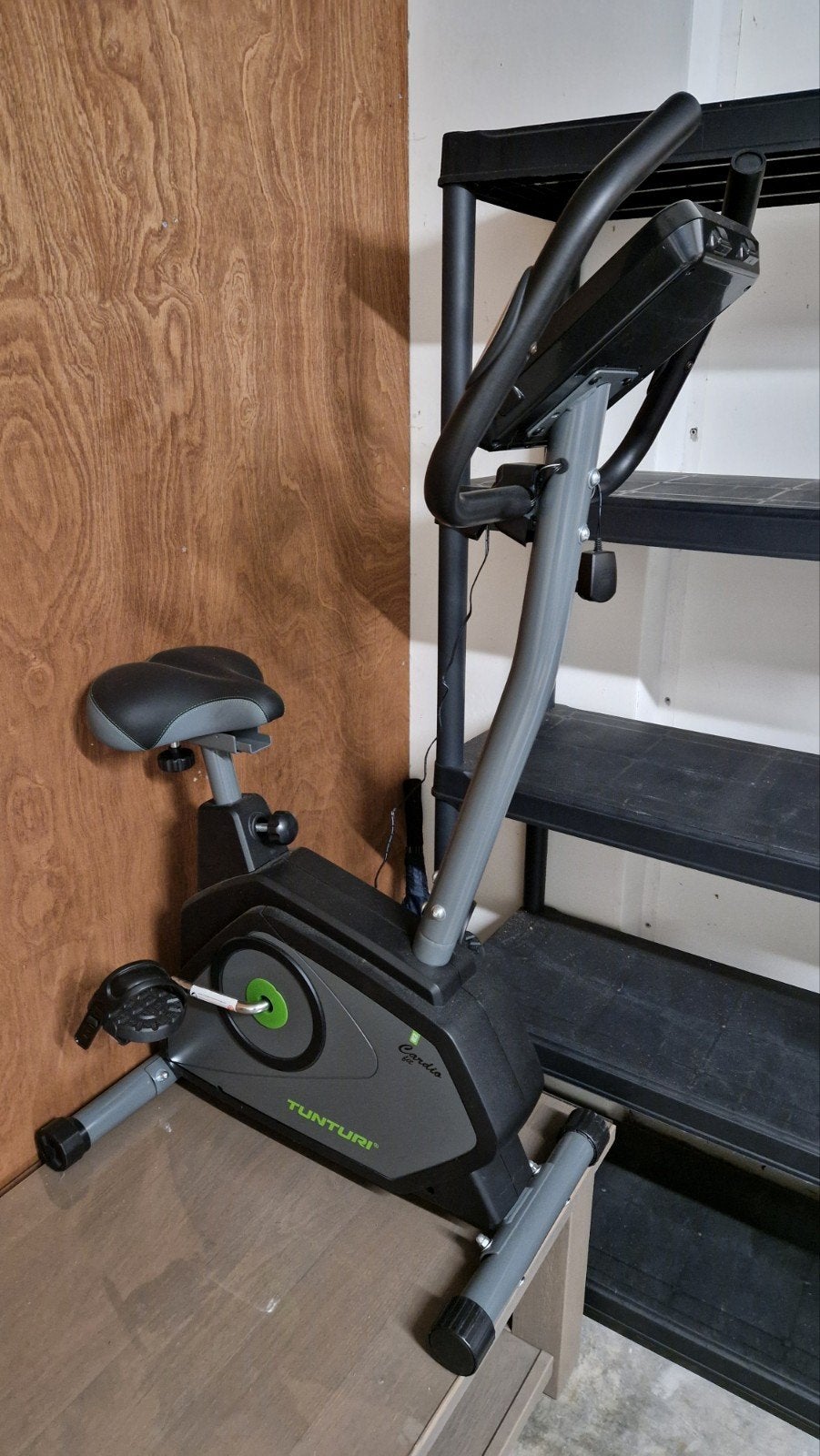 Hometrainer in nette staat 100% goedwerkend., Sport en Fitness, Ophalen, Nieuw, Buik, Metaal