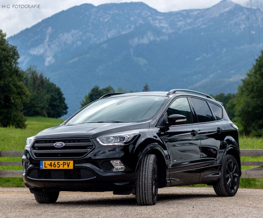 Ford Kuga 1.5 2017 ST-Line 182PK 4WD Zwart Pano afn Trekhaak, 1498 cc, 4 cilinders, 1850 kg, 1586 kg