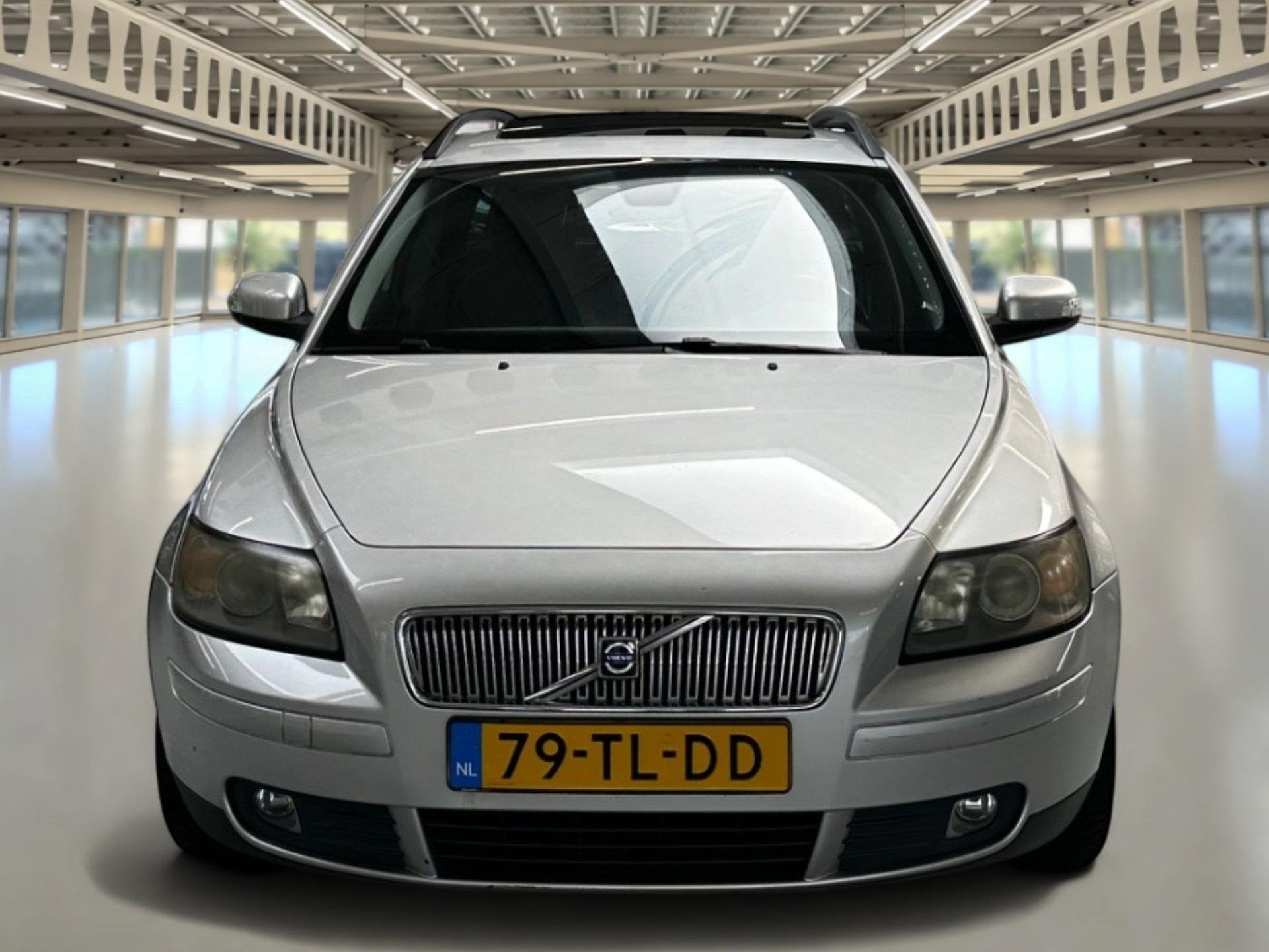 Volvo V50 2.4i Momentum Garantie Boekjes, Schuifdak, Leder,, Auto's, Automatische klimaatregeling, Stof, Gebruikt, Zwart