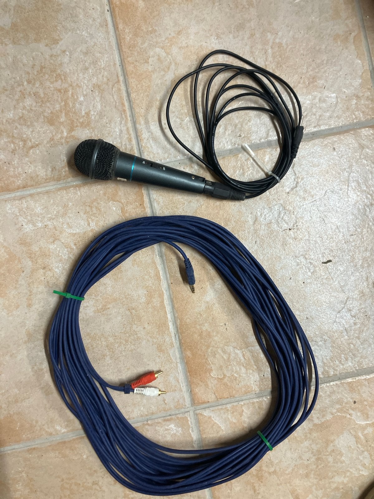 Microfoon met kabels, Muziek en Instrumenten, Microfoons, Ophalen, Gebruikt, Zangmicrofoon