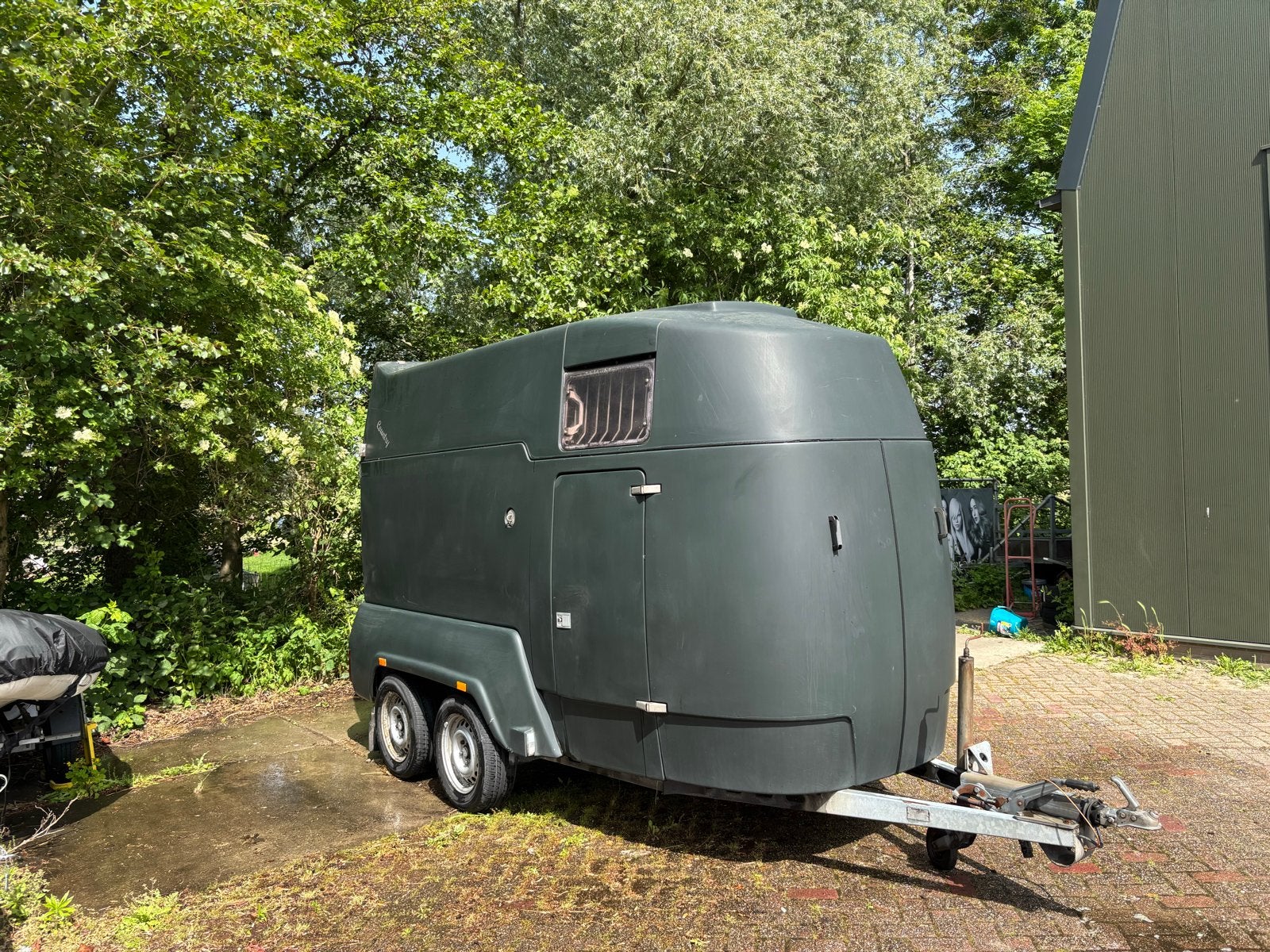 Paardentrailer Mustang met zadelkamer, Ophalen, Gebruikt
