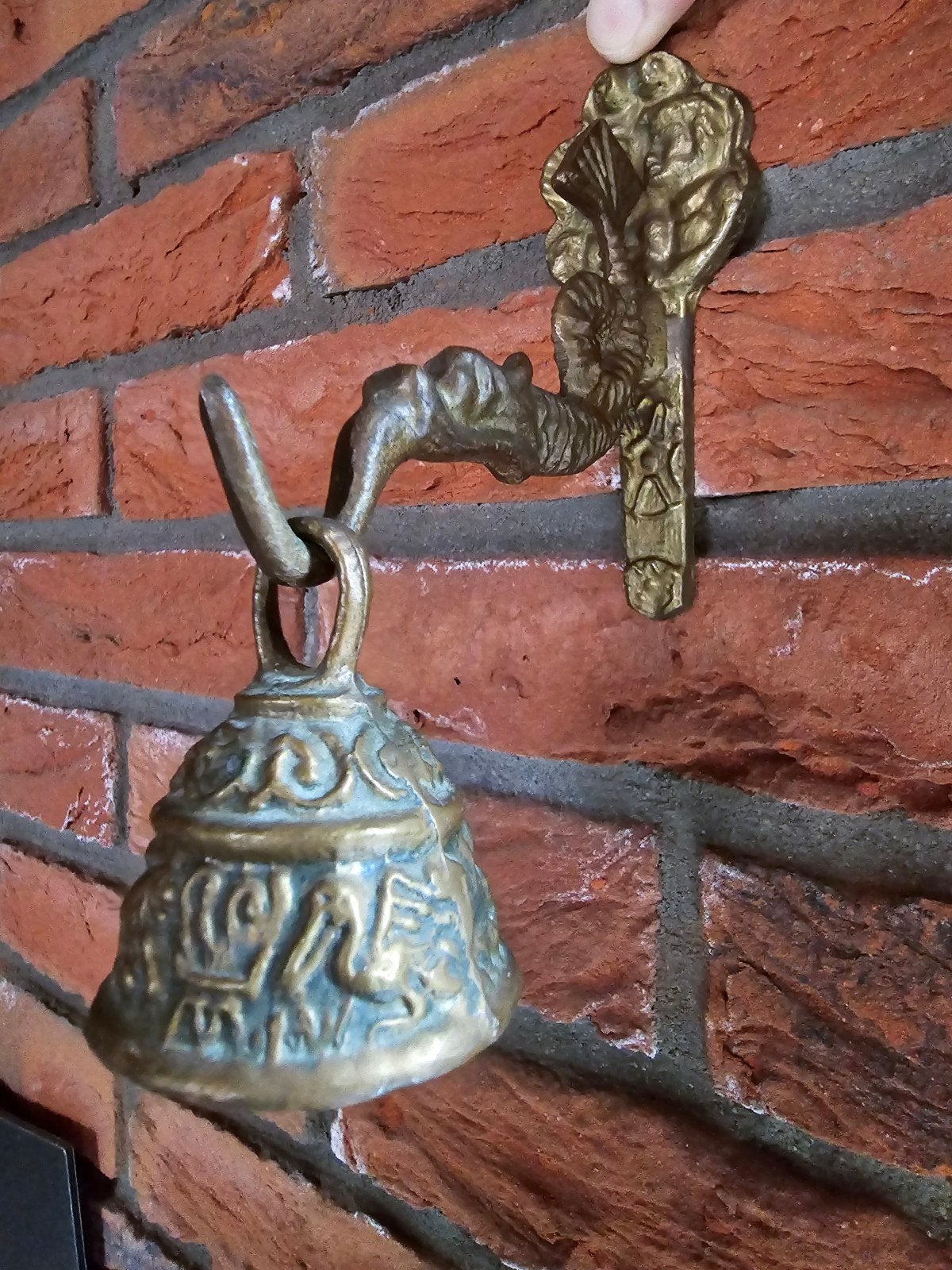 Prachtige antieke bronzen haak in visvorn met originele bel, Antiek en Kunst, Antiek | Koper en Brons, Ophalen of Verzenden, Brons