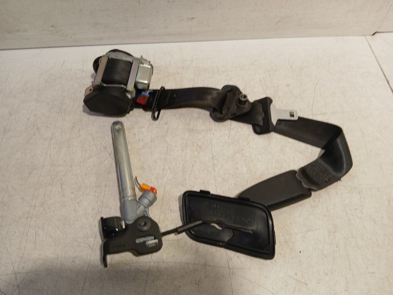 Veiligheidsgordel links voor Renault Mégane, Onderdelen@venauto.nl, Van der Ven Autorecycling B.V., Gebruikt, Ettenseweg 76, 4706 PB Roosendaal, The Netherlands
