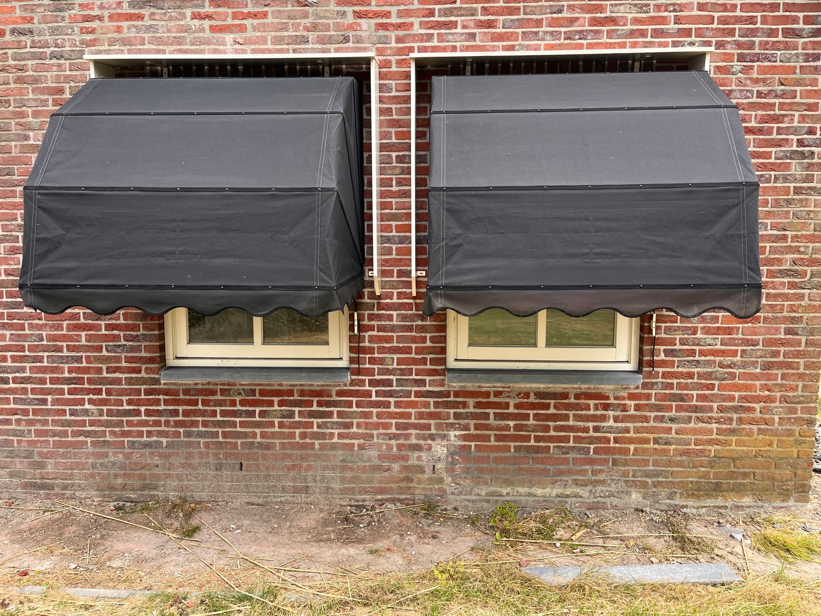 Zwarte markiezen. 5 stuks 1,30 en 1 stuk 2 meter breed, Tuin en Terras, Ophalen, Gebruikt, Minder dan 250 cm, Markies