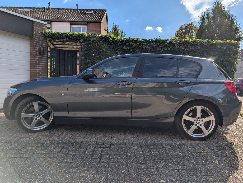 BMW 1-Serie 118i met extra opties, Auto's, Achterwielaandrijving, Zwart, 4 cilinders, 1290 kg