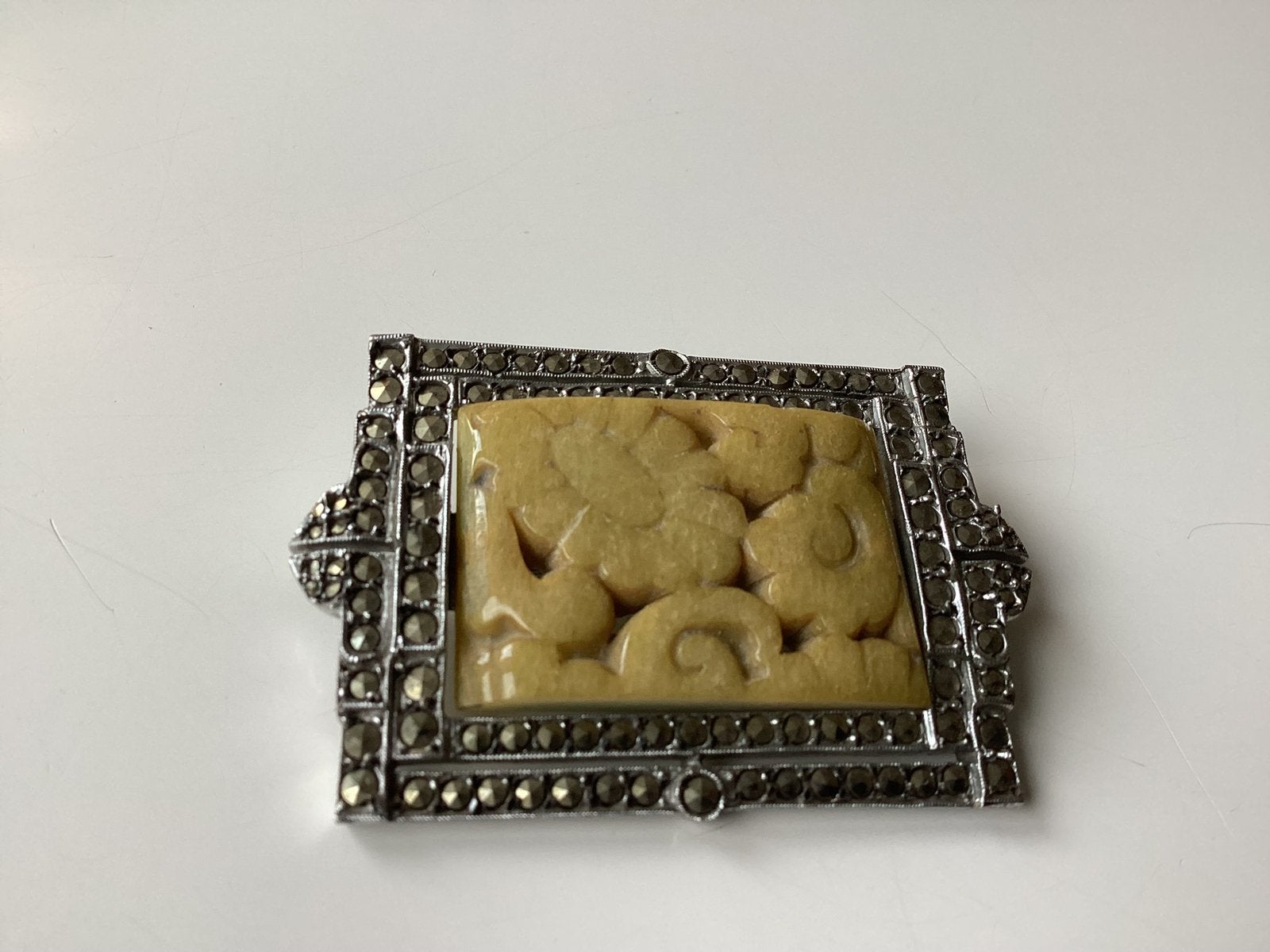 Antieke Broche ART DECO GALALITH MET MARCASIET €27,50, Sieraden, Tassen en Uiterlijk, Ophalen, Zo goed als nieuw, Zilver, Overige materialen
