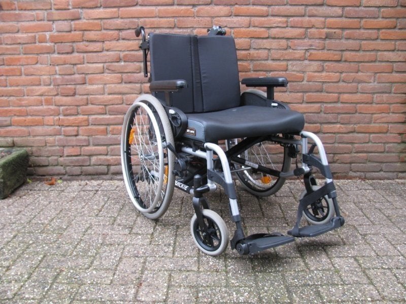 Quickie Helix2 aluminium rolstoel Met TGA duwondersteuning, Ophalen, Inklapbaar, Zo goed als nieuw, Duwrolstoel