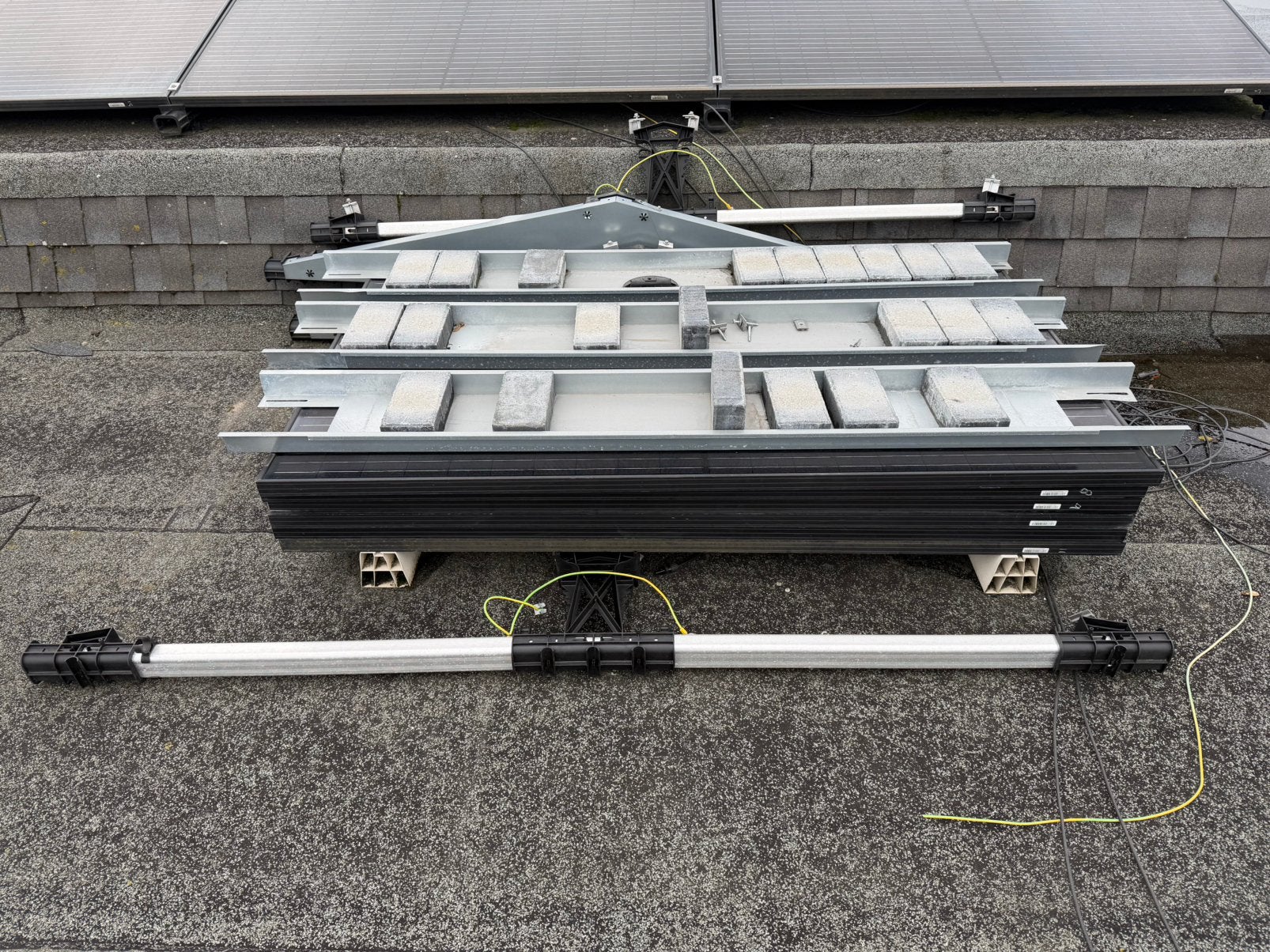 24 DMEGC zonnepanelen 325 Wp inclusief onderconstructie, Ophalen