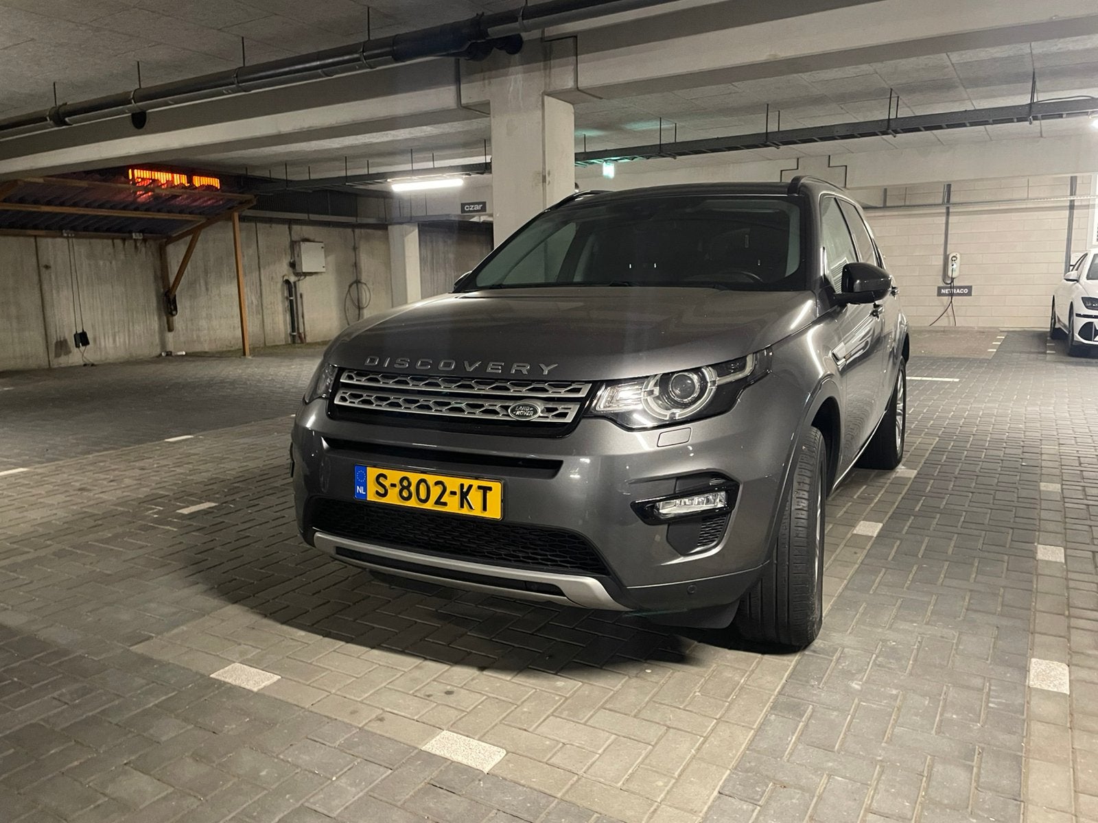 Land Rover Discovery Sport 2.0 HSE 2015 Benzine, 1733 kg, Zwart, 4 cilinders, 2000 kg