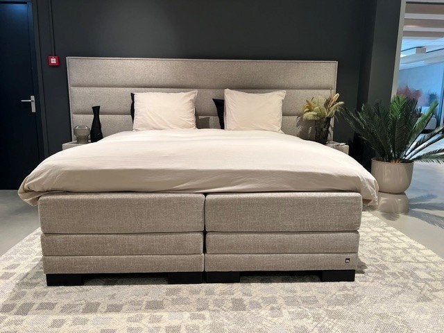 Luxe & Complete Boxspring Van: €4.420,- Voor: €3.315,-, Ophalen, Visser Meubelen, Sommeldijkse haven 19, 180 cm
