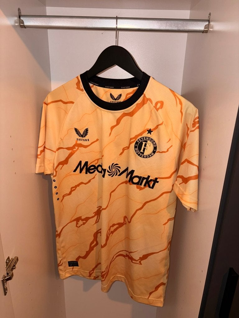 Feyenoord 4e tenue 2024/25 – Maat M, Maat M, Ophalen of Verzenden, Zo goed als nieuw, Shirt