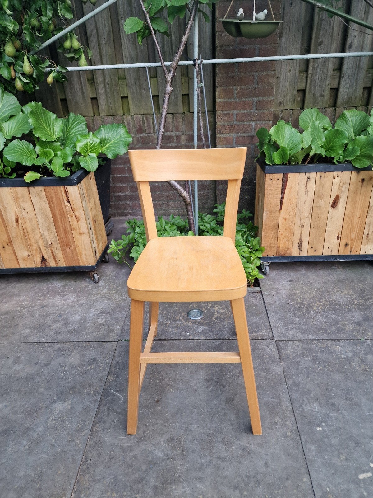 Hoge kinderstoel van hout, Ophalen