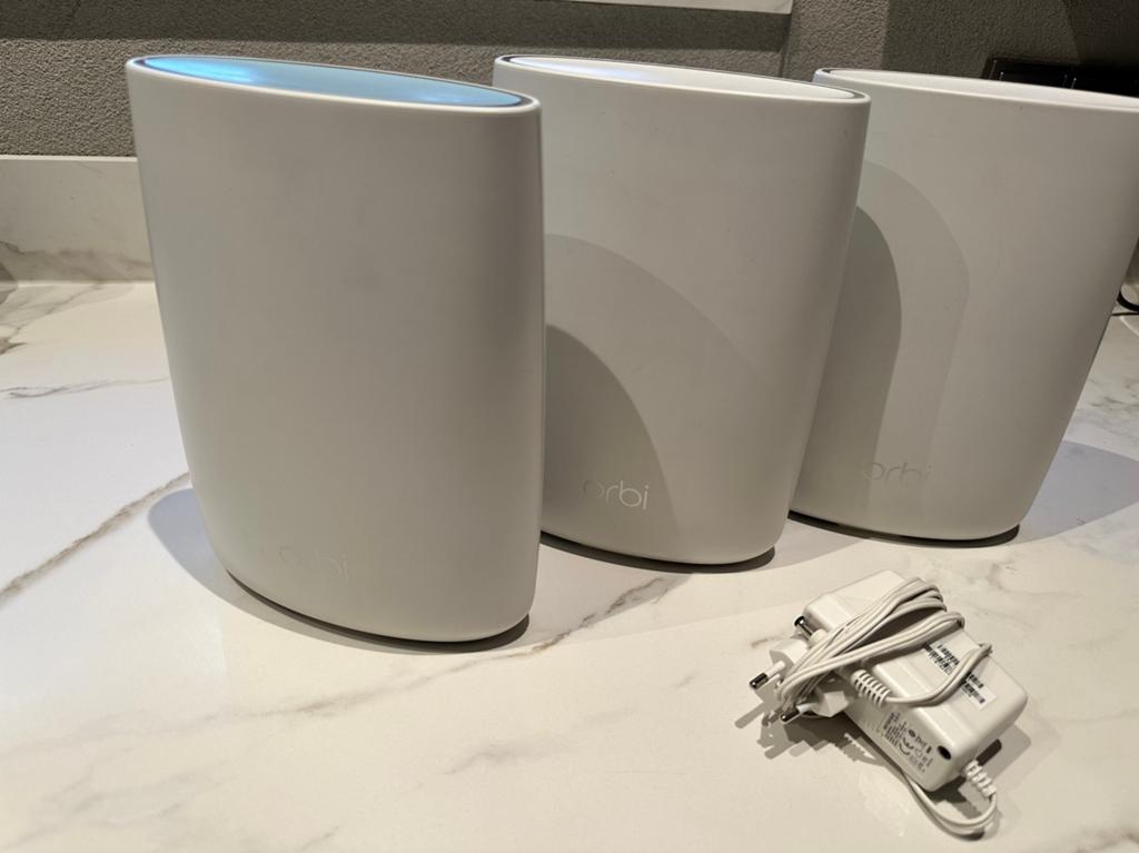 Netgear orbi RBR50v2 + 2 RBS50v2, Computers en Software, Ophalen of Verzenden, Gebruikt