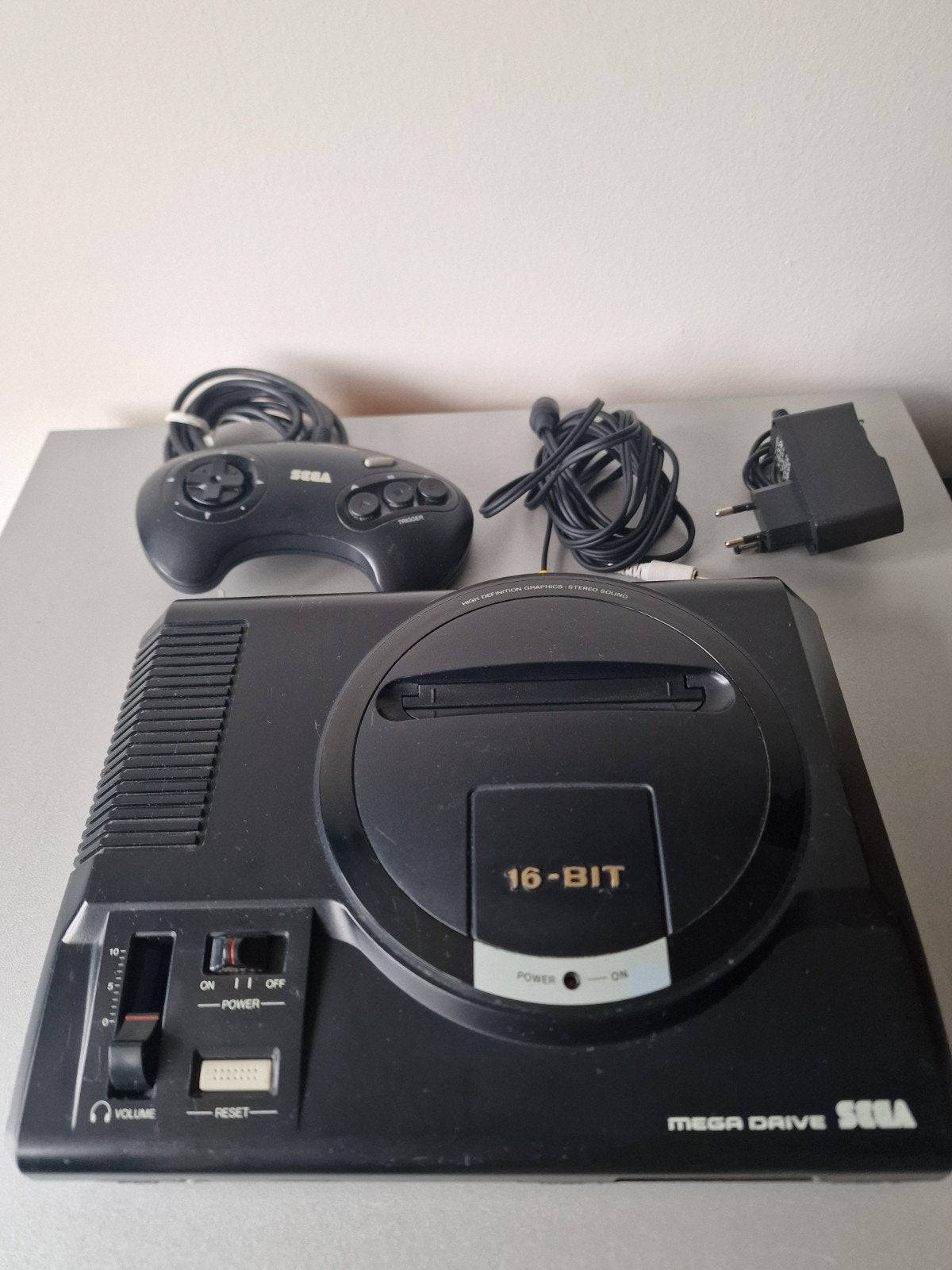 Sega mega drive met controller., Spelcomputers en Games, Spelcomputers | Sega, Ophalen of Verzenden, Gebruikt, Met 1 controller