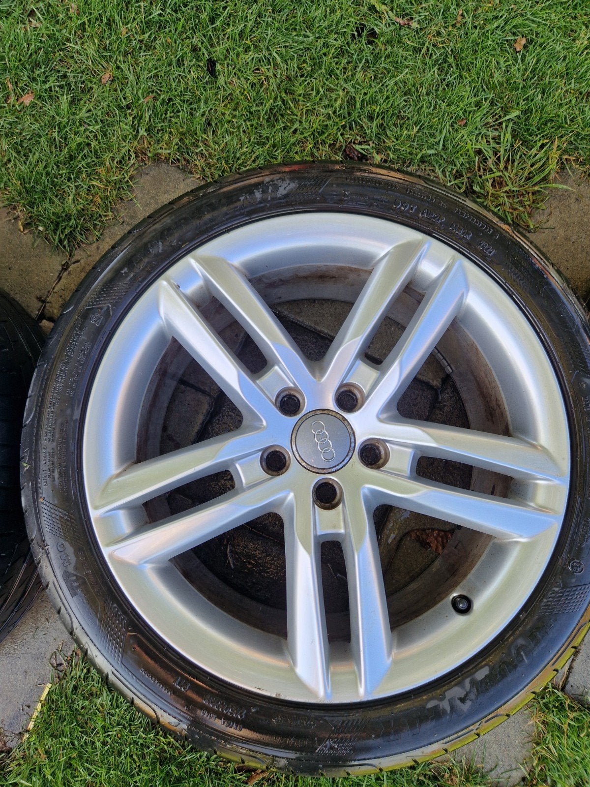 Foto 3 van Audi a4 B8 velgen met zomerbanden - 245/40R18