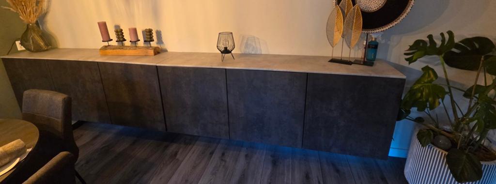 Ikea Besta TV meubel met donkergrijze deurtjes en marmerblad, Ophalen, 150 tot 200 cm, Zo goed als nieuw, Minder dan 100 cm