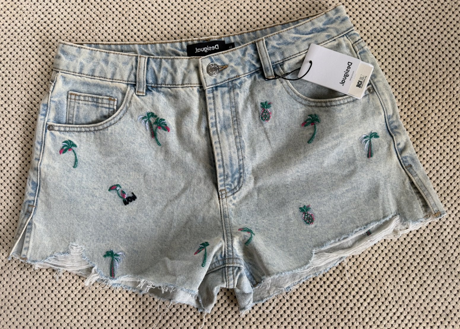 Jeans short, maat 42, Desigual, Ophalen of Verzenden, Nieuw, Blauw, W33 - W36 (confectie 42/44)