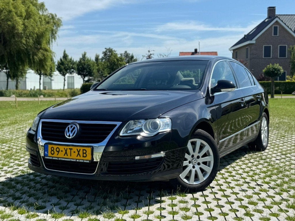 Volkswagen Passat 1.6 FSI 85KW AUTOMAAT 2007 Zwart, Auto's, Volkswagen, Zwart, 4 cilinders, Zwart, Origineel Nederlands