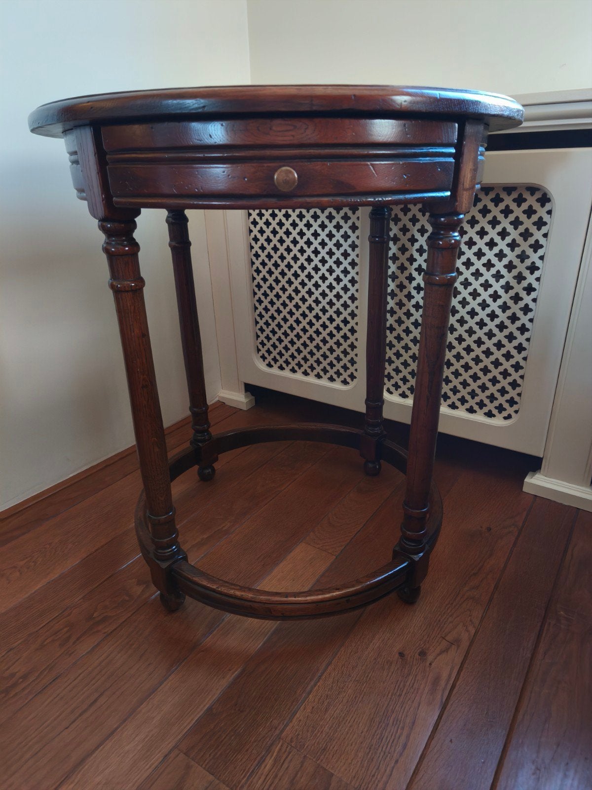 RAC ronde bijzettafel met lade, Ophalen