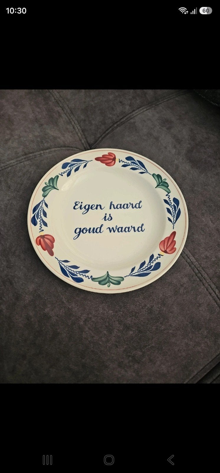 Decoratieve wandbord "Eigen haard is goud waard", Antiek en Kunst, Ophalen of Verzenden