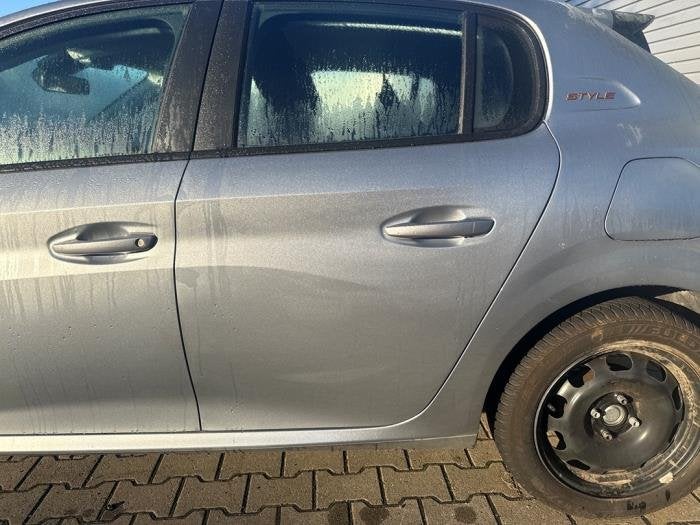 Portier 4Deurs links-achter van een Peugeot 208 (KCA), Auto-onderdelen, Gebruikt, -, Deur, -