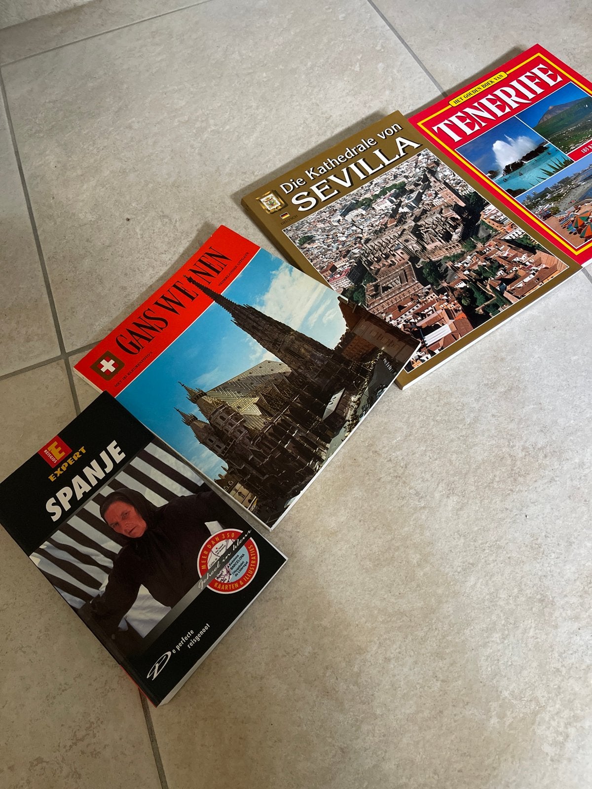 Reisgidsen en brochures: Spanje, Tenerife, Sevilla, Wenen, Boeken, Reisgidsen, Europa, Reisgids of -boek, Ophalen, Gelezen